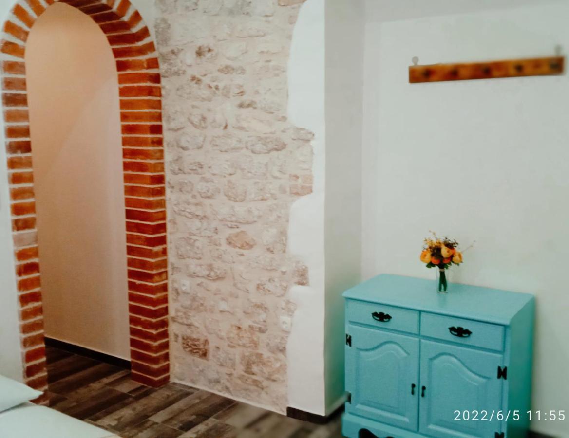 Rooms And Apartments Djanovic Split Exterior photo