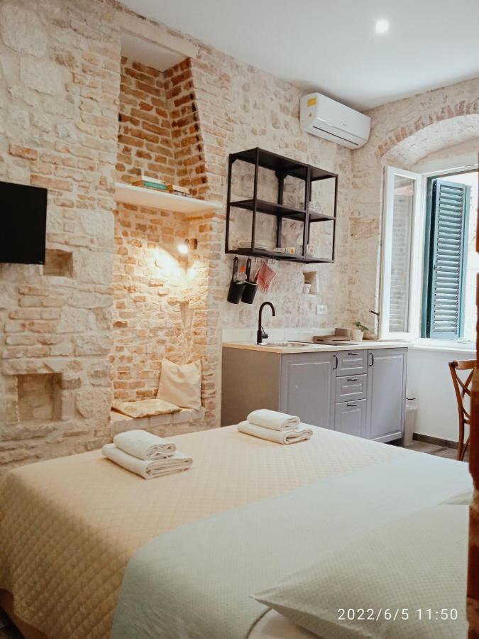 Rooms And Apartments Djanovic Split Exterior photo