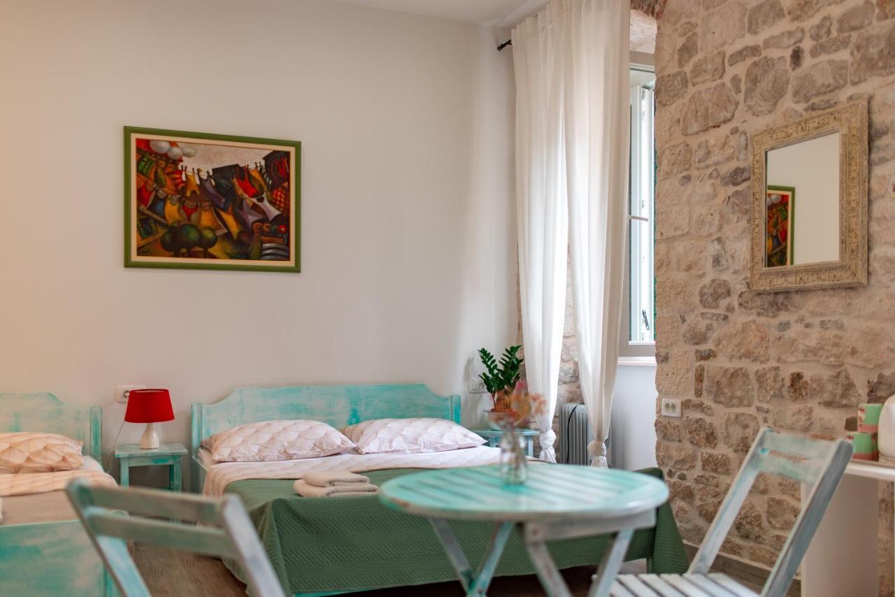 Rooms And Apartments Djanovic Split Exterior photo