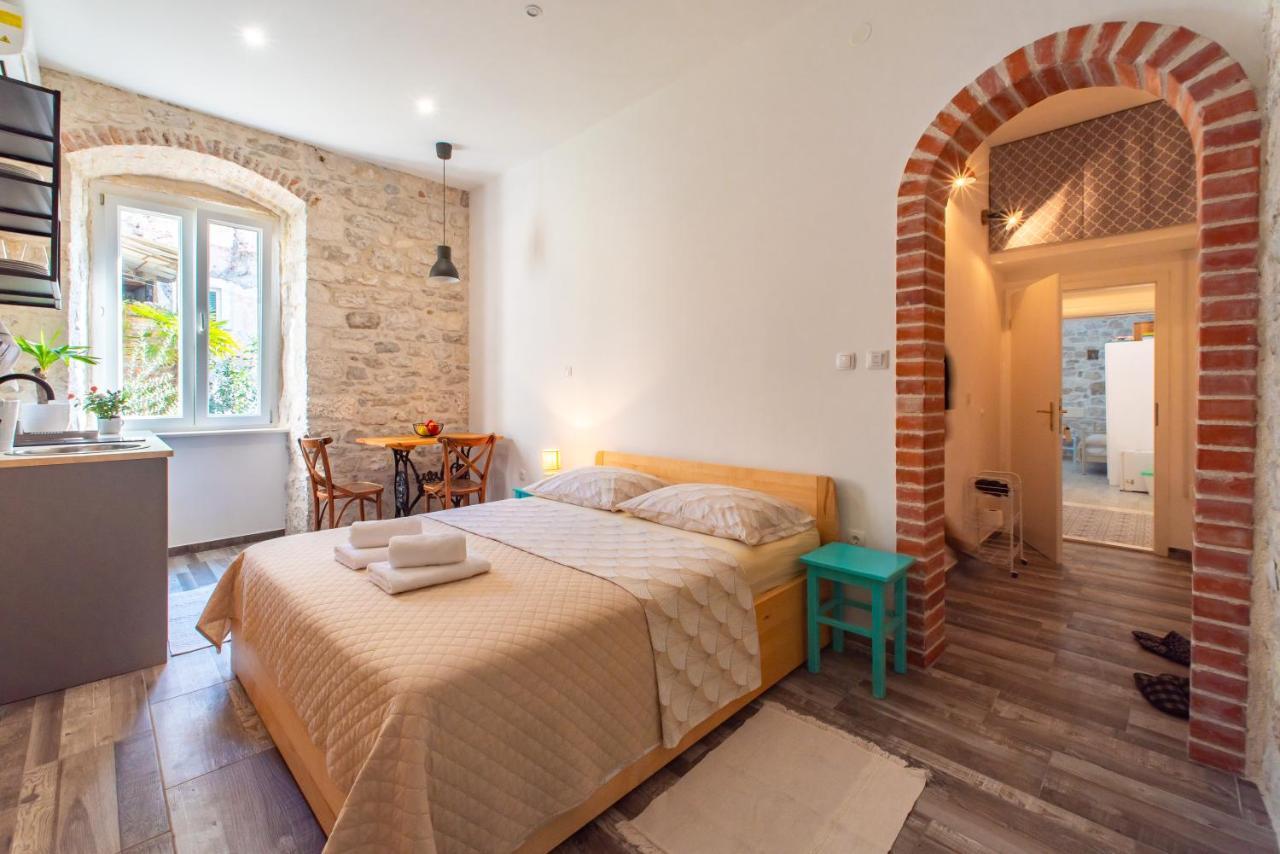 Rooms And Apartments Djanovic Split Exterior photo