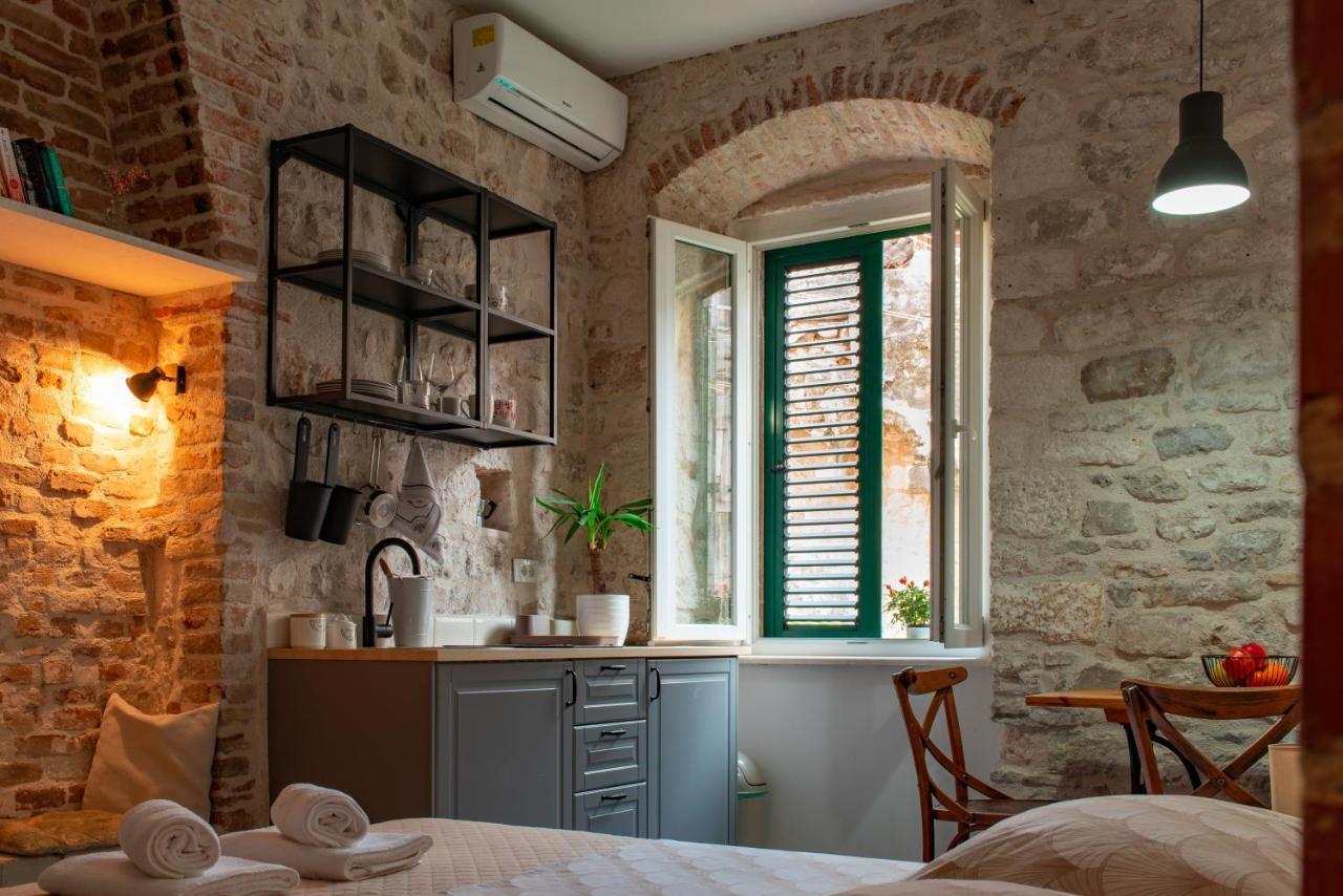 Rooms And Apartments Djanovic Split Exterior photo