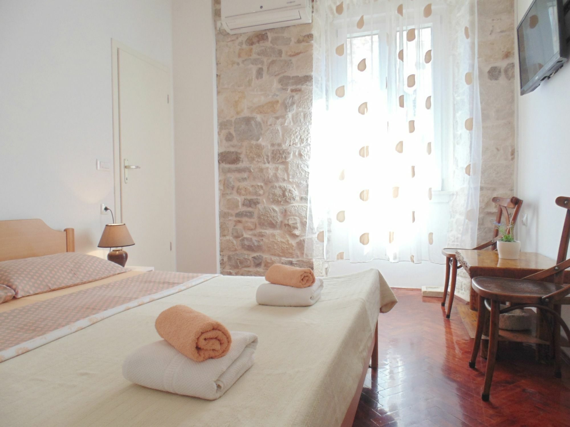 Rooms And Apartments Djanovic Split Exterior photo